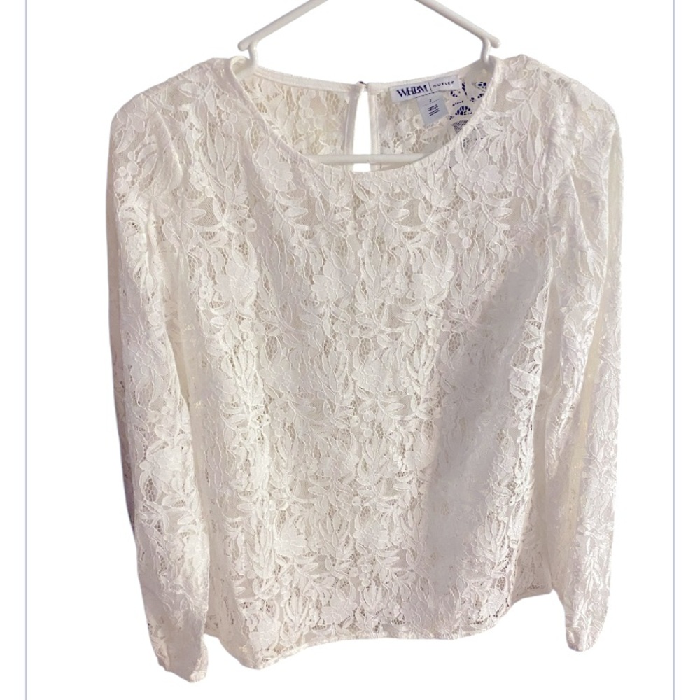 WHBM outlet White lace seamed blouse. Size 2.‎  New with tags.